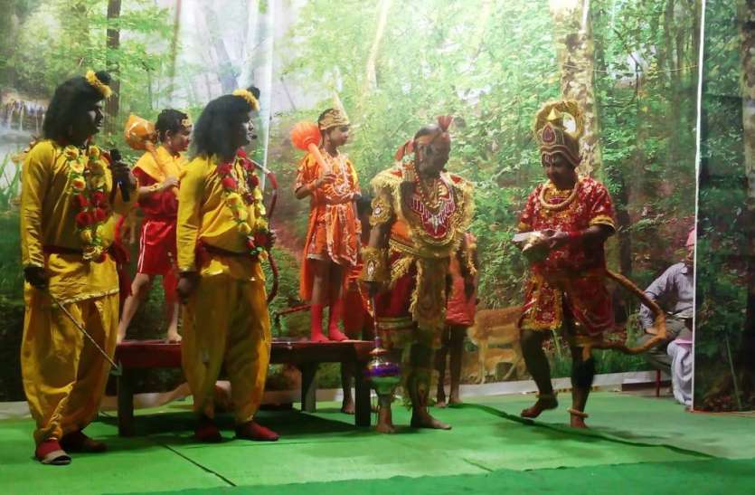 रामलीला का मंचन जारी... रामलीला का मंचन जारी...