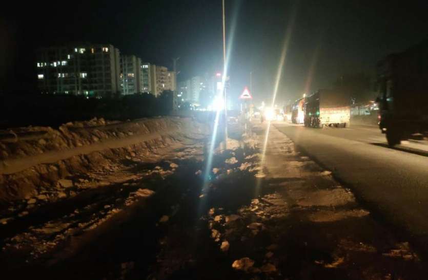 highway हाइवे ही अंधेरे, आए दिन हो रहे हादसे...उदयपुर-डबोक और बलीचा हाइवे पर लाइटें बंद