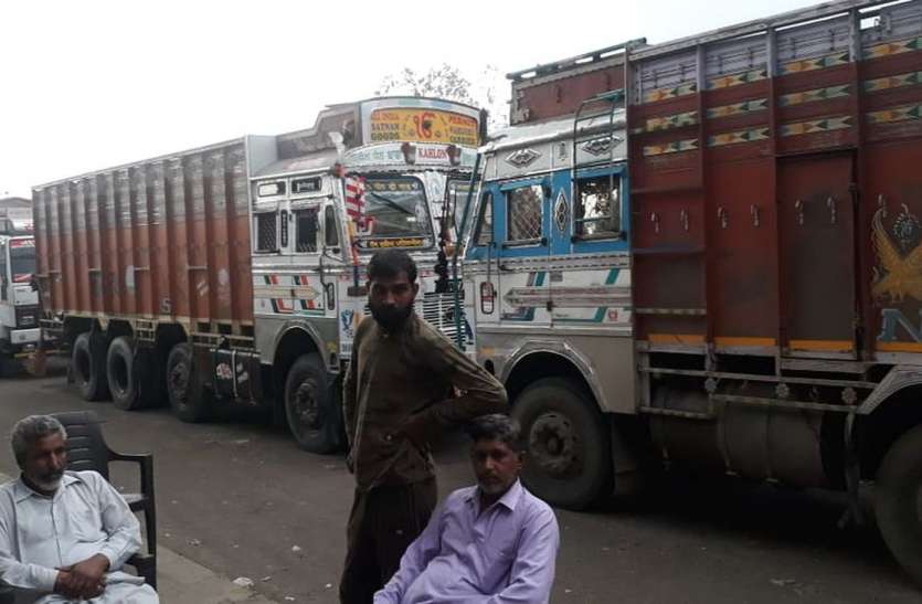 ट्रांसपोर्ट कारोबारियों को टैक्स व बैरियर पर अवैध वसूली से राहत ट्रांसपोर्ट कारोबारियों को टैक्स व बैरियर पर अवैध वसूली से राहत