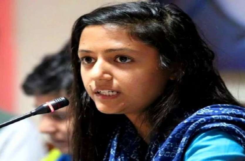 शेहला रशीद ने राजनीति छोड़ने का किया ऐलान, कश्मीर के लिए केंद्र सरकार को ठहराया जिम्मेदार शेहला रशीद ने राजनीति छोड़ने का किया ऐलान, कश्मीर के लिए केंद्र सरकार को ठहराया जिम्मेदार