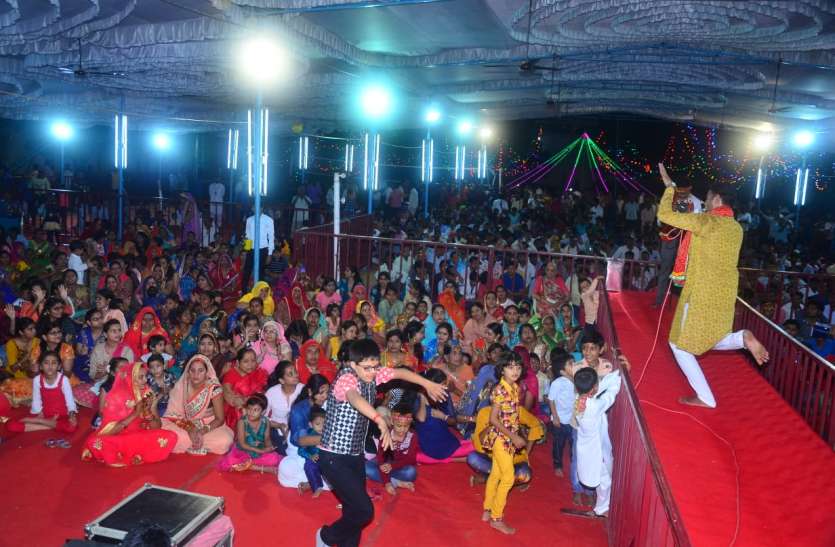 सेलम में मूर्ति विसर्जन के साथ नवरात्र समारोह सम्पन्न सेलम में मूर्ति विसर्जन के साथ नवरात्र समारोह सम्पन्न