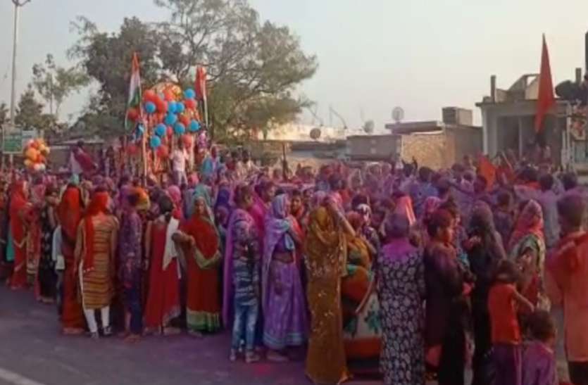 Duraga Maa नगर भ्रमण को निकली मां दुर्गा, आरती को उमड़ा जन सैलाब, कड़ी सुरक्षा व्यवस्था के बीच हुआ दुर्गा प्रतिमा का जलाधिवास