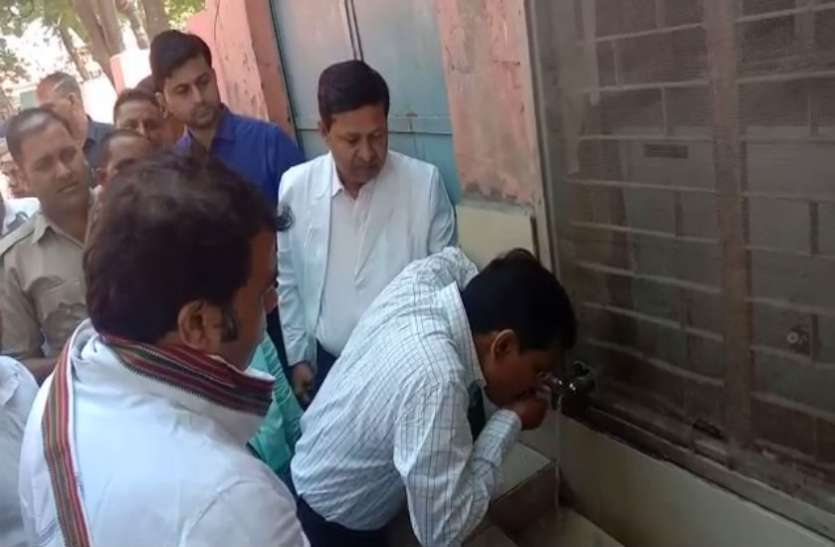 जब ऊर्जा मंत्री श्रीकांत शर्मा ने सीएमओ से कहा पीकर देखिए ये पानी, क्या पीने लायक है... जब ऊर्जा मंत्री श्रीकांत शर्मा ने सीएमओ से कहा पीकर देखिए ये पानी, क्या पीने लायक है...