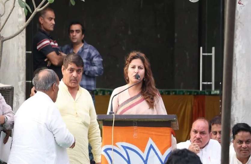 sonali_phogat.jpeg 'भारत माता की जय' नहीं बोलने वाले चले जाएं पाकिस्तान, विवाद खड़ा होता देख मांगी माफी