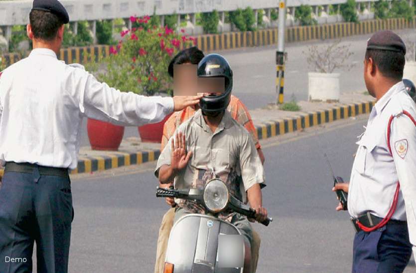 पुलिस की सख्ती के असर से RTO में बढ़ी भीड़, आवेदकों को टेस्ट के लिए मिल रही नवंबर- दिसंबर की तिथि पुलिस की सख्ती के असर से RTO में बढ़ी भीड़, आवेदकों को टेस्ट के लिए मिल रही नवंबर- दिसंबर की तिथि