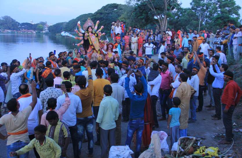 आखिरी दिन जमकर नाचे गरबा खेलैया आखिरी दिन जमकर नाचे गरबा खेलैया