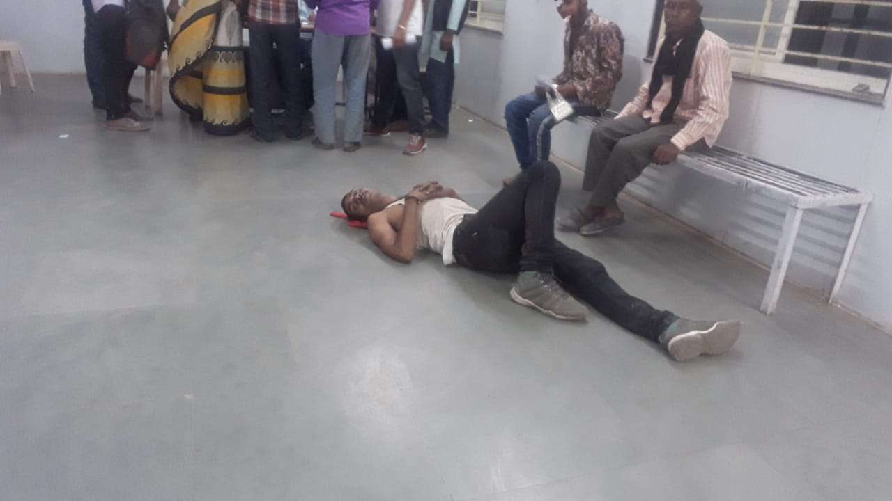 निरीक्षण के बाद फर्श तो चमका, लेकिन नहीं चमके मरीजों के चेहरे