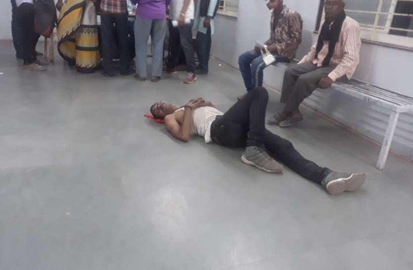 निरीक्षण के बाद फर्श तो चमका, लेकिन नहीं चमके मरीजों के चेहरे,निरीक्षण के बाद फर्श तो चमका, लेकिन नहीं चमके मरीजों के चेहरे निरीक्षण के बाद फर्श तो चमका, लेकिन नहीं चमके मरीजों के चेहरे