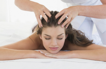 Hair Care Tips: Scalp Massage With Oil Good For Hair Growth Hair Care Tips: इस तरह से करें तेल की मालिश, नहीं झड़ेंगे बाल