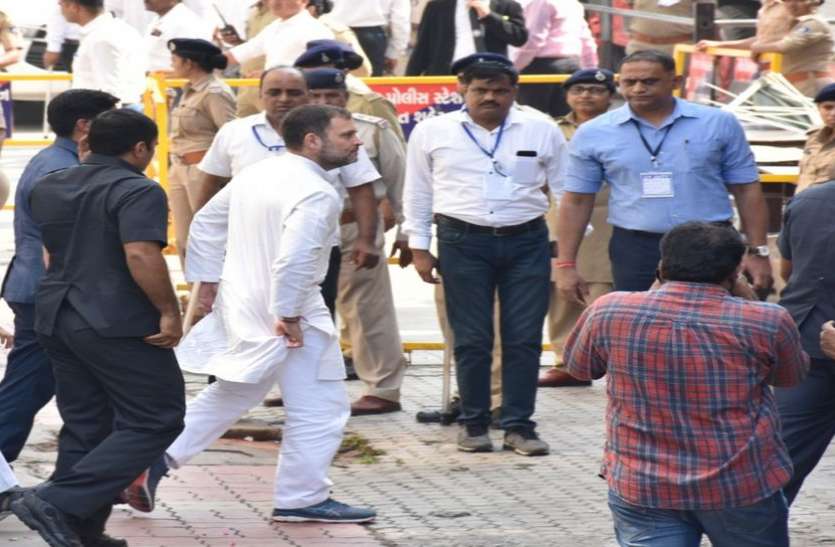 Rahul Gandhi: राहुल गांधी सूरत कोर्ट में हुए पेश, कहा- गुनाह कबूल नहीं Rahul Gandhi: राहुल गांधी सूरत कोर्ट में हुए पेश, कहा- गुनाह कबूल नहीं