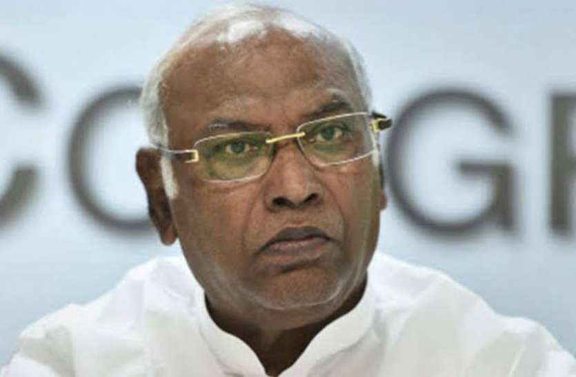 मल्लिकार्जुन खरगे ने माना , कांग्रेस में मतभेद है लेकिन मनभेद नहीं मल्लिकार्जुन खरगे ने माना , कांग्रेस में मतभेद है लेकिन मनभेद नहीं