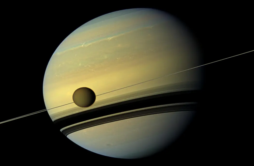 saturn चांद के मामले में शनि ने बृहस्पति को छोड़ा पीछे, वैज्ञानिकों ने सुलझाई ये अनसुलझी गुत्थी