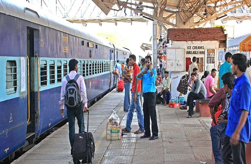 station.jpg बिलासपुर स्टेशन में चला टिकट चेकिंग अभियान