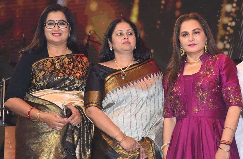 अभिनेत्री से नेत्री बनीं निर्दलीय सांसद ने कहा नहीं जाऊंगी भाजपा में अभिनेत्री से नेत्री बनीं निर्दलीय सांसद ने कहा नहीं जाऊंगी भाजपा में