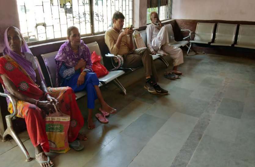 Parties upset by the strike of officials here यहां अधिकारियों की हड़ताल से परेशान हुए पक्षकार, पढ़ें खबर