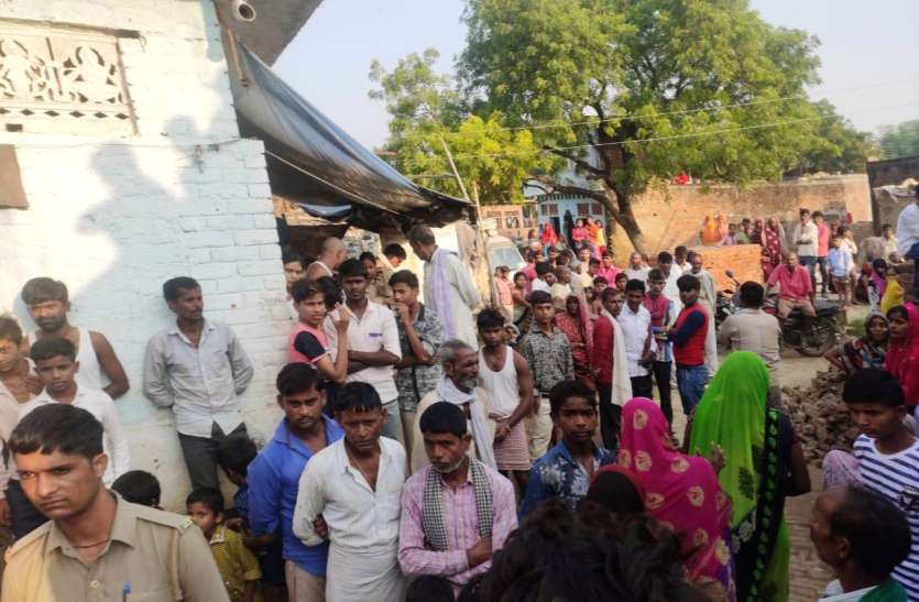 पत्नी को आशिक की बाहों में देख पति भड़का, गढ़ासे से काटकर दोनों की कर दी हत्या पत्नी को आशिक की बाहों में देख पति भड़का, दोनों को गढ़ासे से काट मौत के घाट उतारा
