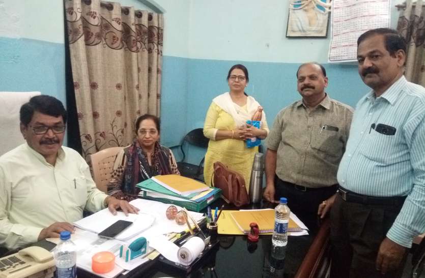 health: दिल्ली से आने वाली सीआरएम टीम सीएम के गृह जिले की करेगी मॉनिटरिंग, जानें स्थिति health: दिल्ली से आने वाली सीआरएम टीम सीएम के गृह जिले की करेगी मॉनिटरिंग, जानें स्थिति