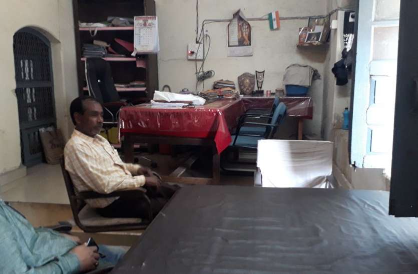 Strike तहसीलदार व नायब तहसीलदारों के हड़ताल का राजस्व निरीक्षकों ने भी उठाया फायदा, दफ्तर से रहे गायब