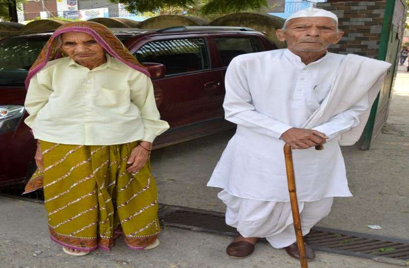 10bagh16.jpg बहू की इन हरकतों से परेशान सास-ससुर ने डीएम और एसपी से की ये चौंकाने वाली मांग