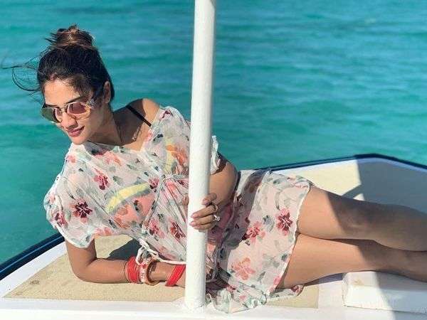 1565069231-nusrat_jahan_honeymoon_pic.jpg