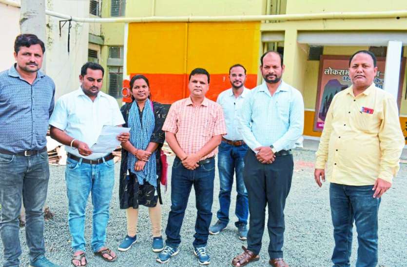 4 day strike: Madhya Pradesh tehsildar-naib tehsildar on group leave तहसीलदार-नायब तहसीलदार सामूहिक अवकाश पर, राजस्व का काम-काज ठप