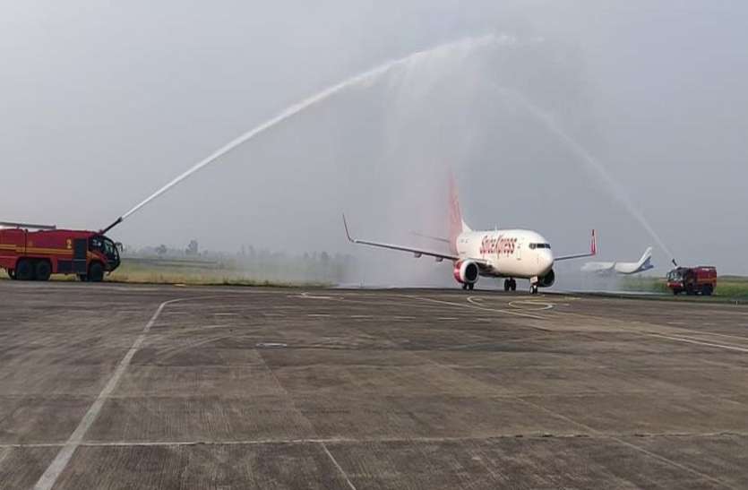 इंदौर से पहली बार शुरू हुई कार्गो उड़ान, 25 अक्टूबर तक सातवें आसमान पर होगा हमारा शहर इंदौर से पहली बार शुरू हुई कार्गो उड़ान, 25 अक्टूबर तक सातवें आसमान पर होगा हमारा शहर
