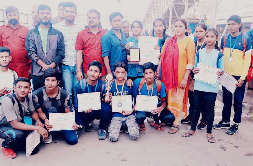 Players of the district won medals in Thai competition थाई स्पर्धा में जिले के खिलाडि़यों ने जीते मेडल