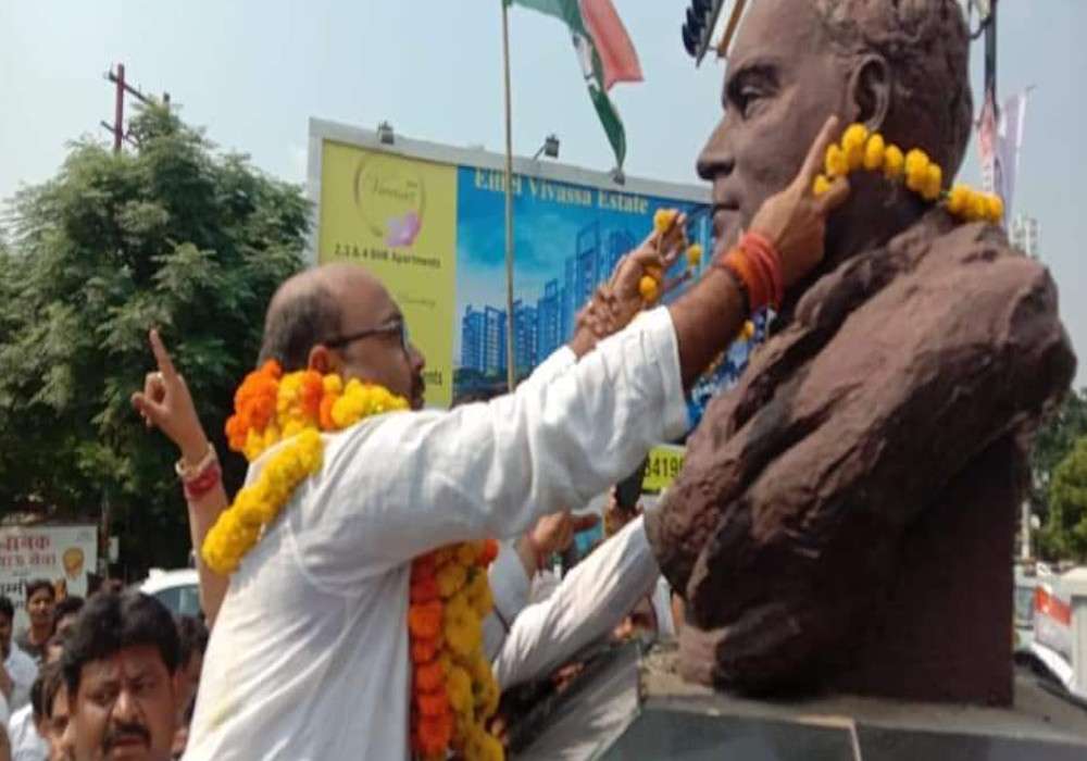 रोडवेज बस पर सवार होकर लखनऊ पहुंचे कांग्रेस के नए प्रदेश अध्यक्ष, लिया चार्ज