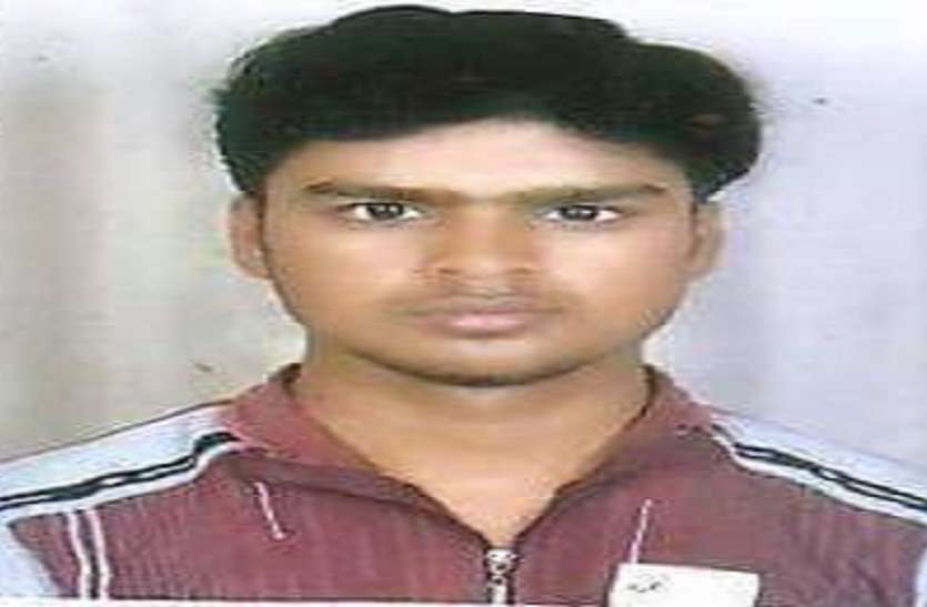 up special #UPSC_RESULT अमित यादव बने बीडीओ, बड़े पिता ने दिखाया था अधिकारी बनने का सपना