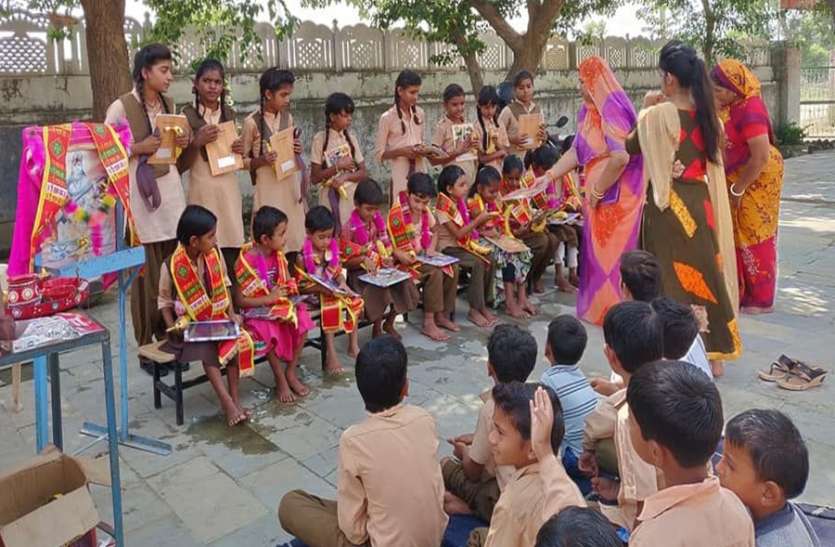 kanya poojan started to award girl child in jodhpur बालिका सम्मान के लिए मारवाड़ से शुरू हुआ कन्यापूजन, सोशल मीडिया मुहिम से पूरे प्रदेश में फैला