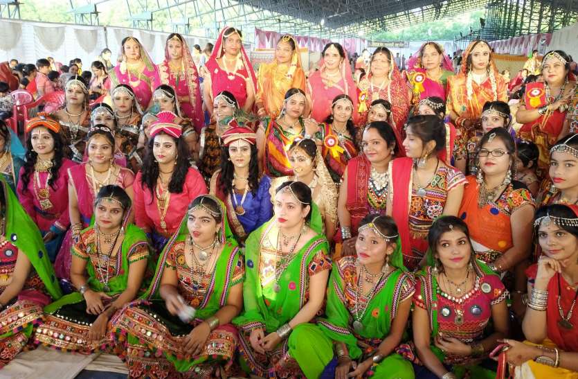 Mahila Mandal Festival किसी ने राधा-कृष्ण बन किया नृत्य तो किसी ने मटकी फोड़ दिखाई अपनी प्रतिभा
