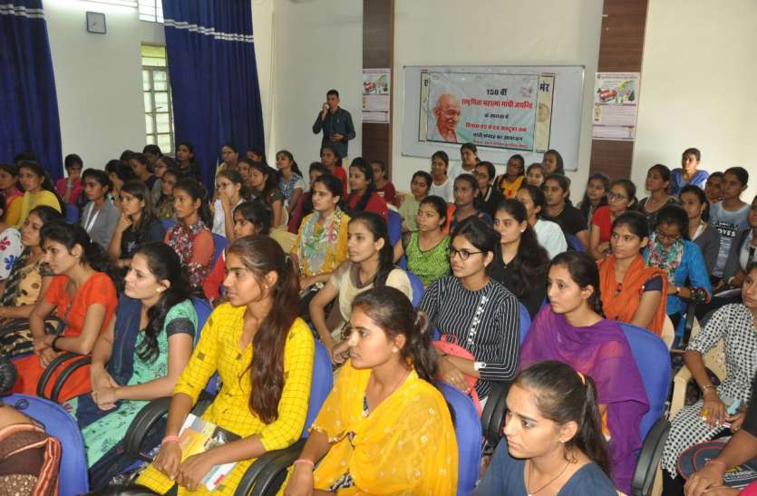 International Girl's Day थाली बजाओ बेटी हुई है...बदल रही सोच, थार में अब खिलखिला रही है बेटियां
