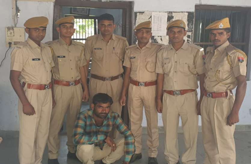 पुलिस पर हमला करने के दो आरोपी दबोचे पुलिस पर हमला करने के दो आरोपी दबोचे