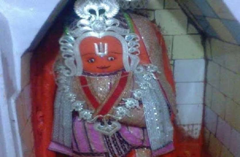 भक्तों के विवाद में हनुमान जी को जाने पड़ा थाने भक्तों के विवाद में हनुमान जी को जाने पड़ा थाने