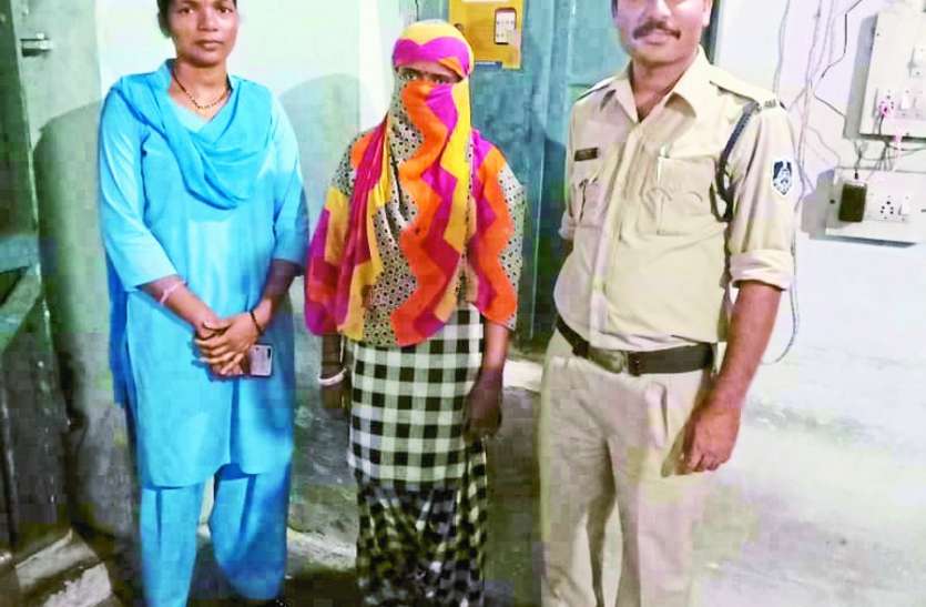 पुलिस वालों की नींद लगते ही हवालात से भागी महिला चोर, लापरवाही किसकी पता लगा रहे अफसर पुलिस वालों की नींद लगते ही हवालात से भागी महिला चोर, लापरवाही किसकी पता लगा रहे अफसर