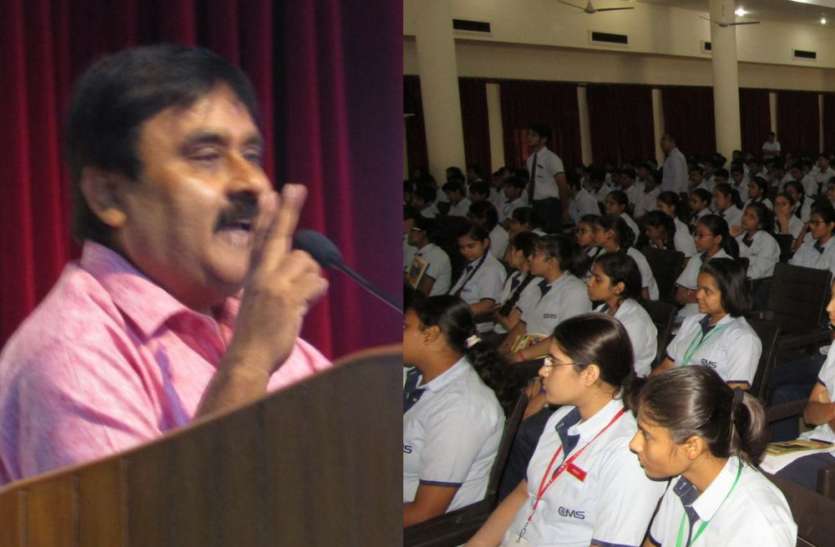 World Mental Health Day program cms school karyashala आईये जानते हैं किन वजहों से हम मानसिक रोग से ग्रसित होते हैं