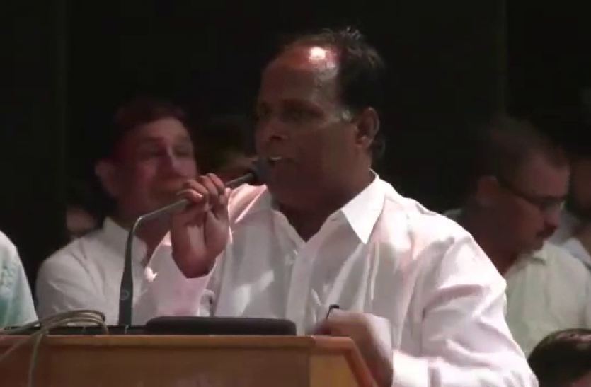 jagdish nair हरियाणा विधानसभा चुनाव को लेकर सियासी सरगर्मी तेज, भाजपा उम्मीदवार सिर पर जूता रख मांग रहे वोट