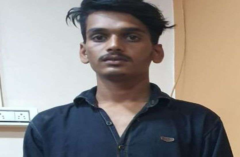 एटीएम के बाहर युवक पर हमला कर भागे बदमाशों ने हाईवे पर टेम्पो चालक को लूटा, एक गिरफ्तार एटीएम के बाहर युवक पर हमला कर भागे बदमाशों ने हाईवे पर टेम्पो चालक को लूटा, एक गिरफ्तार