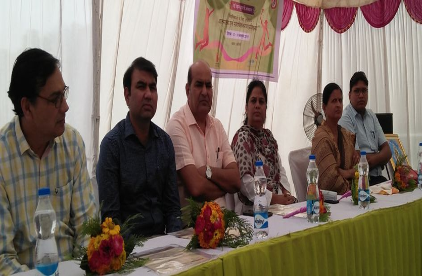 बालिकाएं आत्मविश्वास के साथ आगे बढ़ेंगी बालिकाएं आत्मविश्वास के साथ आगे बढ़ेंगी