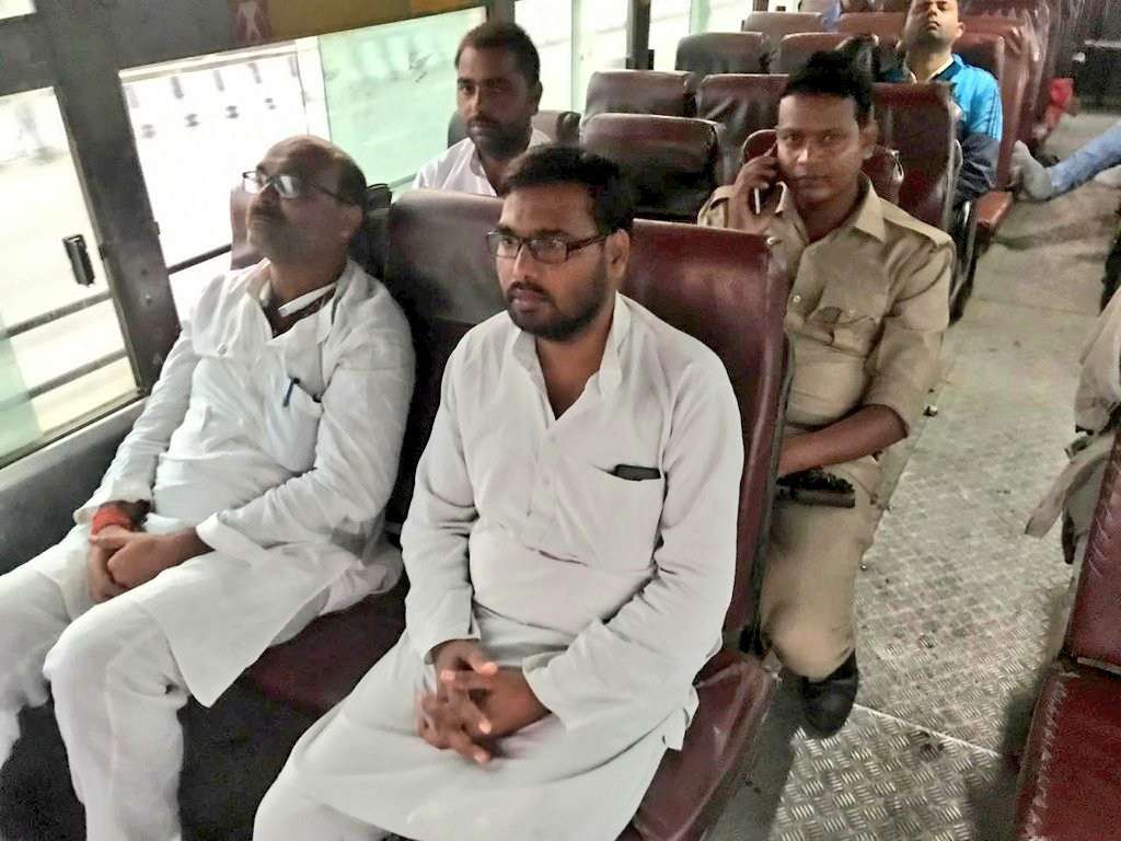 साधारण बस से यह नेता जा रहा लखनउ, प्रदेश की महत्वपूर्ण जिम्मेदारी आज है संभालनी