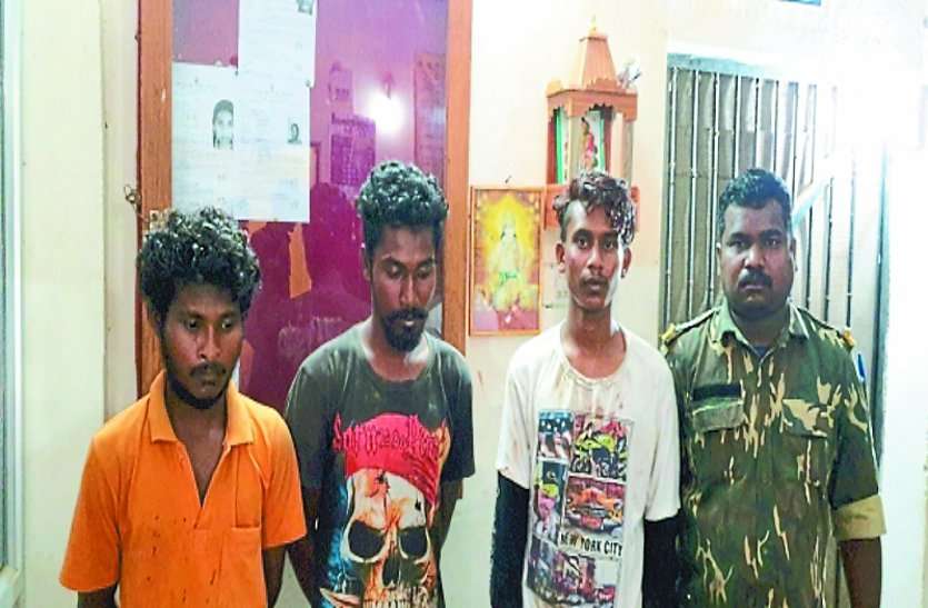 ये शख्स बस्तर दशहरा में आए ग्रामीणों के साथ करते थे ये गलत काम, हुआ ये हश्र ये शख्स बस्तर दशहरा में आए ग्रामीणों के साथ करते थे ये गलत काम, हुआ ये हश्र