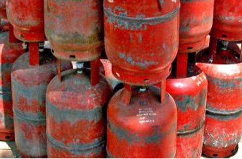 एलपीजी कनेक्शन के सुरक्षा जांच में गड़बड़ी, कलेक्टर तक पहुंचा मामला, पढि़ए खबर... एलपीजी कनेक्शन के सुरक्षा जांच में गड़बड़ी, कलेक्टर तक पहुंचा मामला, पढि़ए खबर...