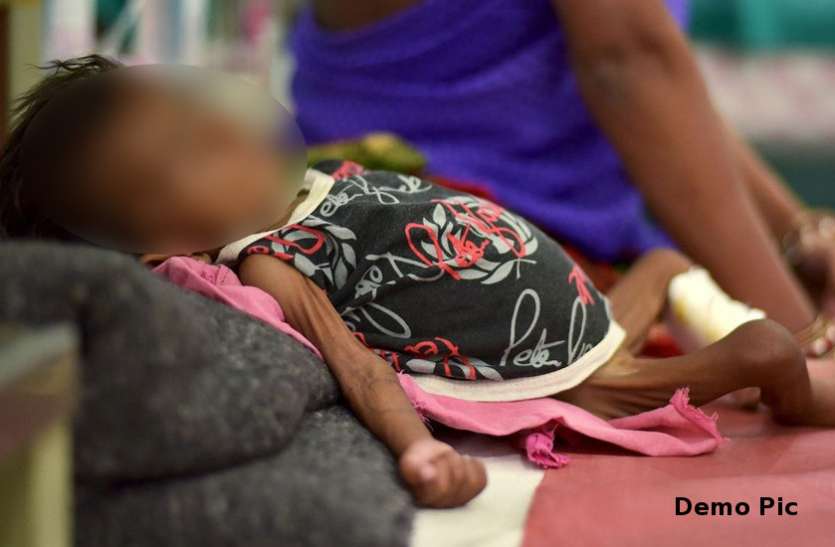 Malnutrition : मां की गुटखा-तम्बाकू खाने की लत से बच्चे रह जाते है कुपोषित, जन्म से ही नहीं हो पाता मासूमों का विकास Malnutrition : मां की गुटखा-तम्बाकू खाने की लत से बच्चे रह जाते है कुपोषित, जन्म से ही नहीं हो पाता मासूमों का विकास