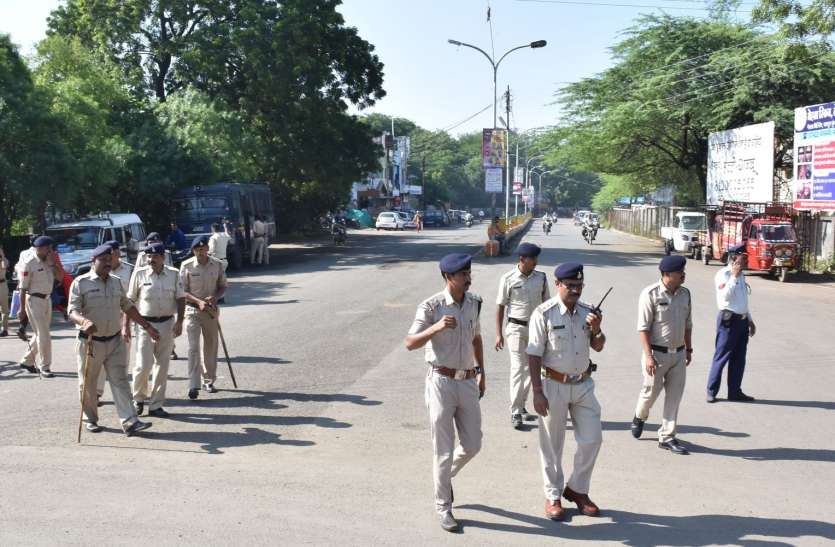 युवराज की हत्या करने वाले तीनों शूटर को इंदौर से देररात को पुलिस ने पकड़ा युवराज की हत्या करने वाले तीनों शूटर को इंदौर से देररात को पुलिस ने पकड़ा