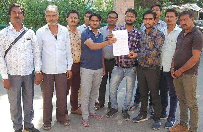 वार्डवासियों ने कलक्टर व आयुक्त को दिया ज्ञापन कागजों में सॉलिड वेस्ट मैनेजमेंट, आबादी में डाल रहे शहर का कचरा