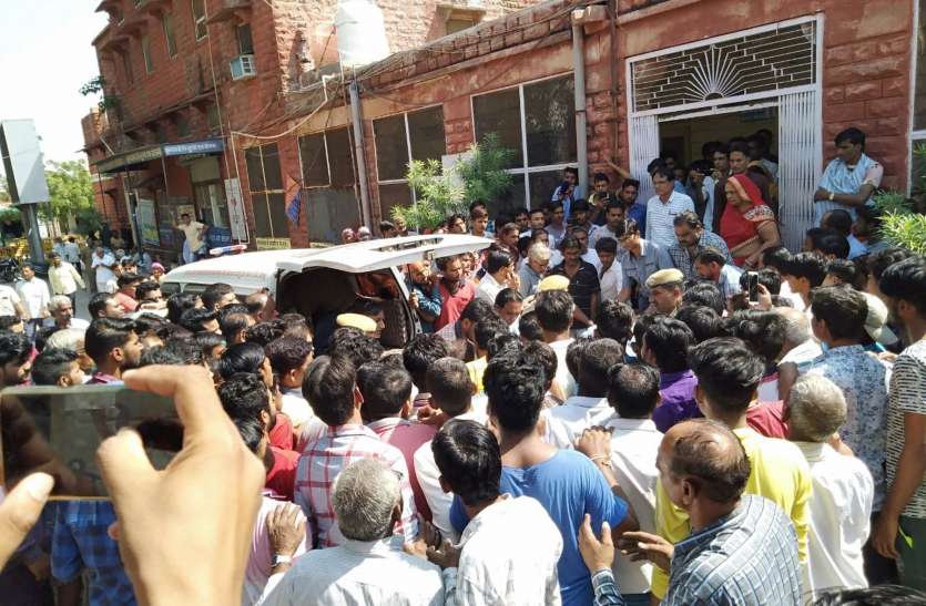 Girl killed by knives मंगलपुर गांव में चाकुओं से हमला कर एक युवती की हत्या