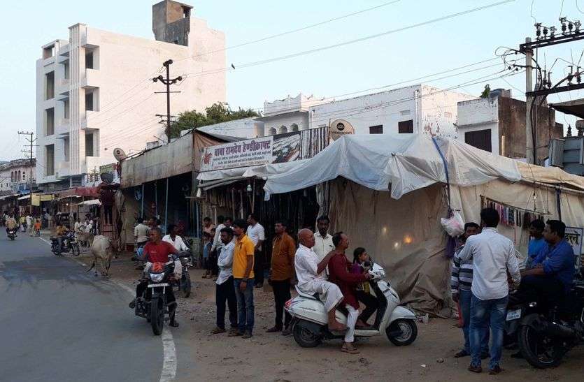 पुष्कर में सरकारी जमीन पर दुकानें बना कर रहे अवैध किराया वसूली पुष्कर में सरकारी जमीन पर दुकानें बना कर रहे अवैध किराया वसूली