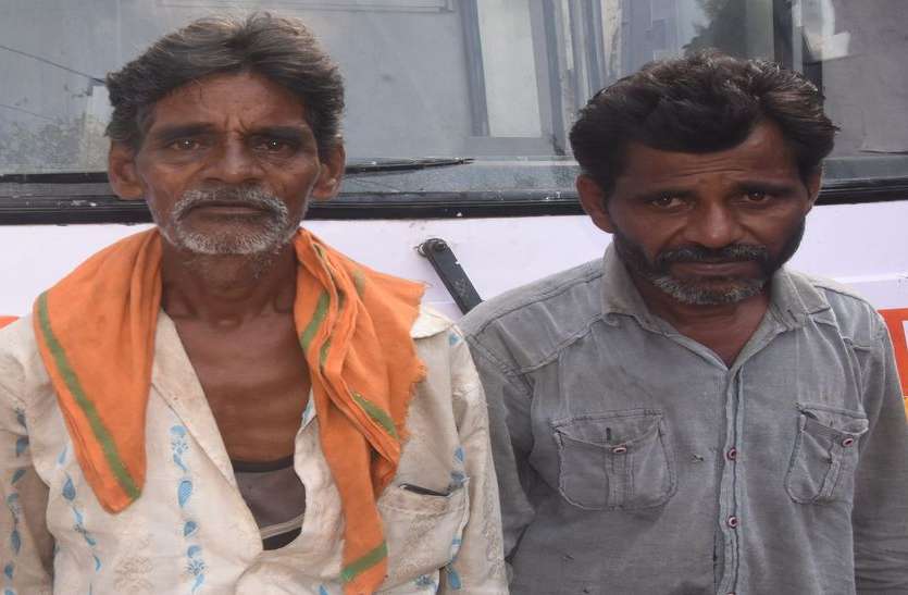 दोस्तों ने निभाई 40 साल की दोस्ती दोस्तों ने निभाई 40 साल की दोस्ती