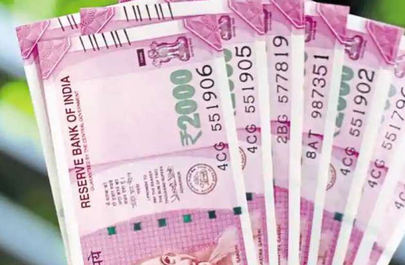rupee.jpg Reality Check: डाकघर पर बताइए आधार नंबर और ले जाइए 10 हजार रुपये