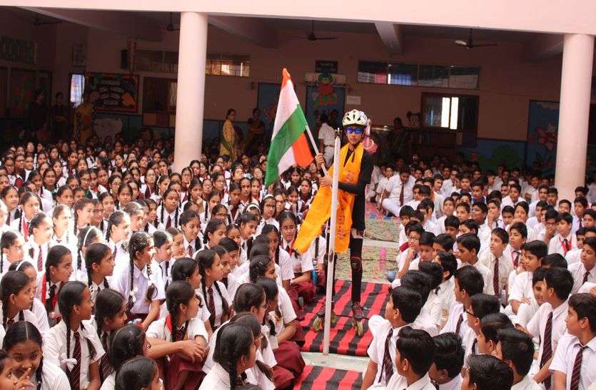 स्केटिंग कर 11 साल की बेटी दे रही लिंगभेद खत्म करने का संदेश स्केटिंग कर 11 साल की बेटी दे रही लिंगभेद खत्म करने का संदेश